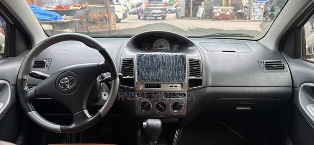 Toyota Vios 2010 Gold