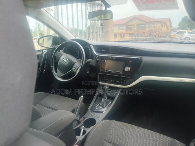 Toyota Corolla 2018 White