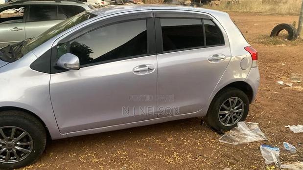 Toyota Yaris Base Hatchback 3dr 2010 Silver