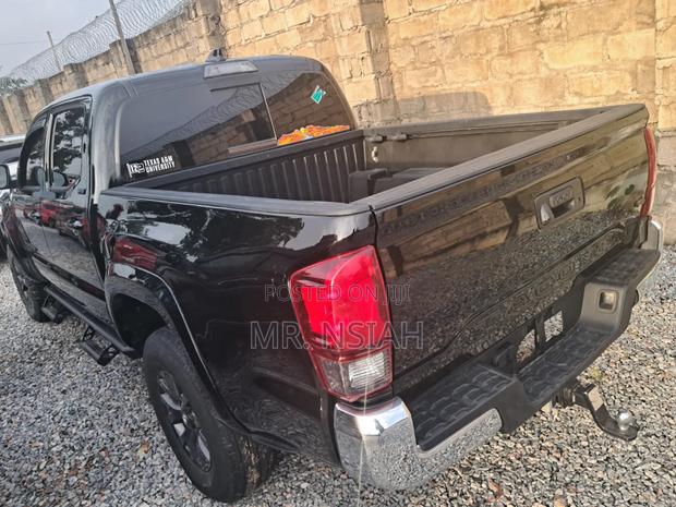 Toyota Tacoma 2022 Black