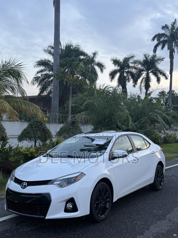 Toyota Corolla S w/Special Edition Pkg (1.8L 4cyl CVT) 2016 White