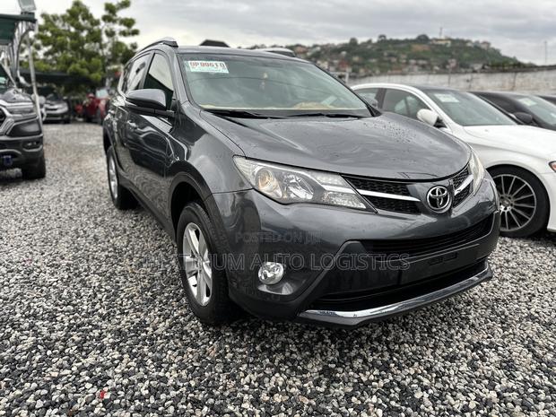 Toyota RAV4 LE 4dr SUV (2.5L 4cyl 6A) 2014 Gray