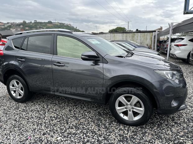 Toyota RAV4 LE 4dr SUV (2.5L 4cyl 6A) 2014 Gray