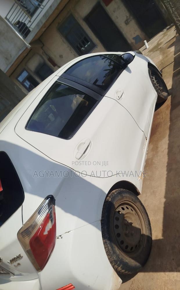 Toyota Vitz 1.3 AWD 5dr 2012 White