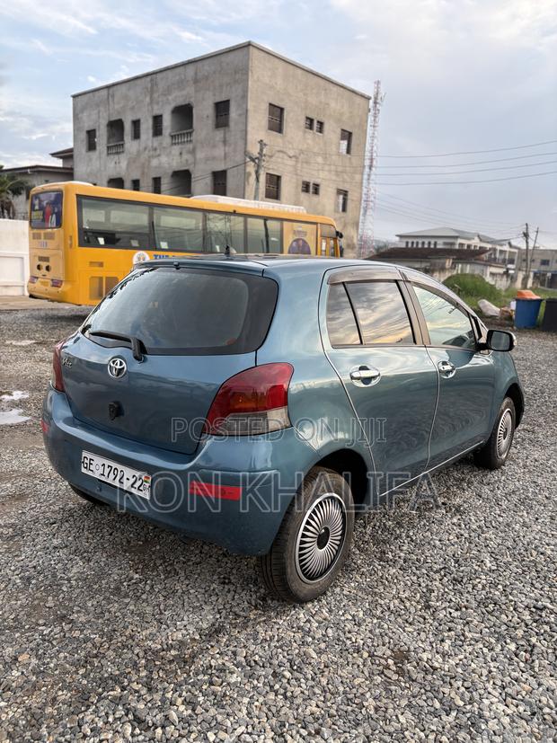 Toyota Vitz 1.5 FWD 5dr 2010 Blue