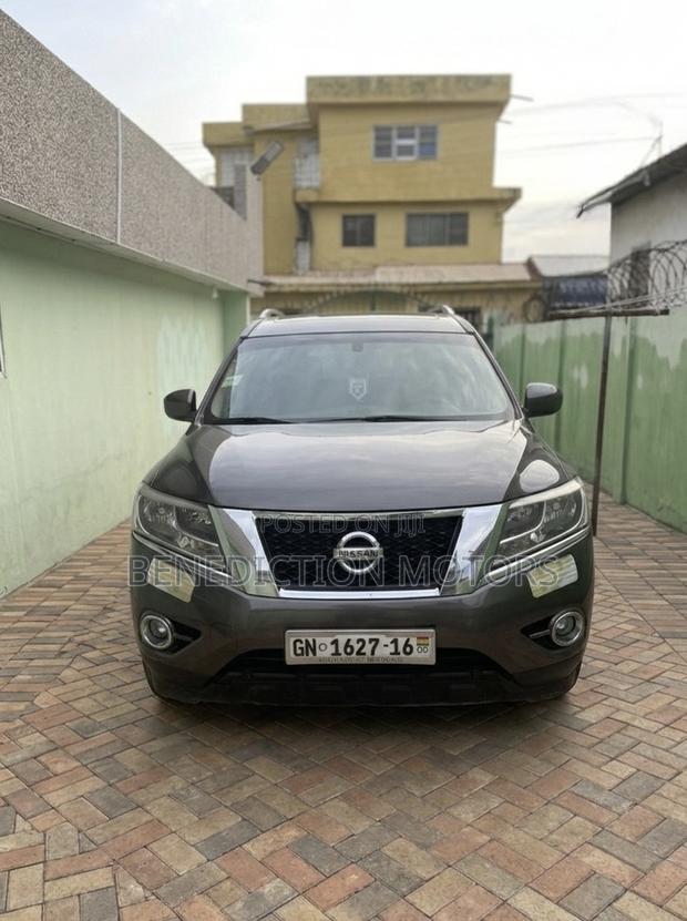 Nissan Pathfinder SV 4dr 4x4 (3.5L 6cyl) 2016 Gray