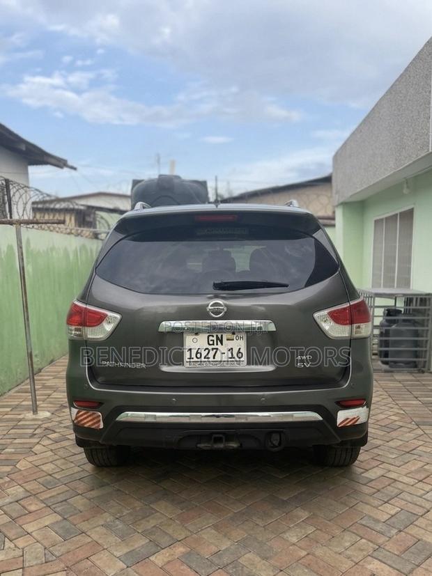 Nissan Pathfinder SV 4dr 4x4 (3.5L 6cyl) 2016 Gray