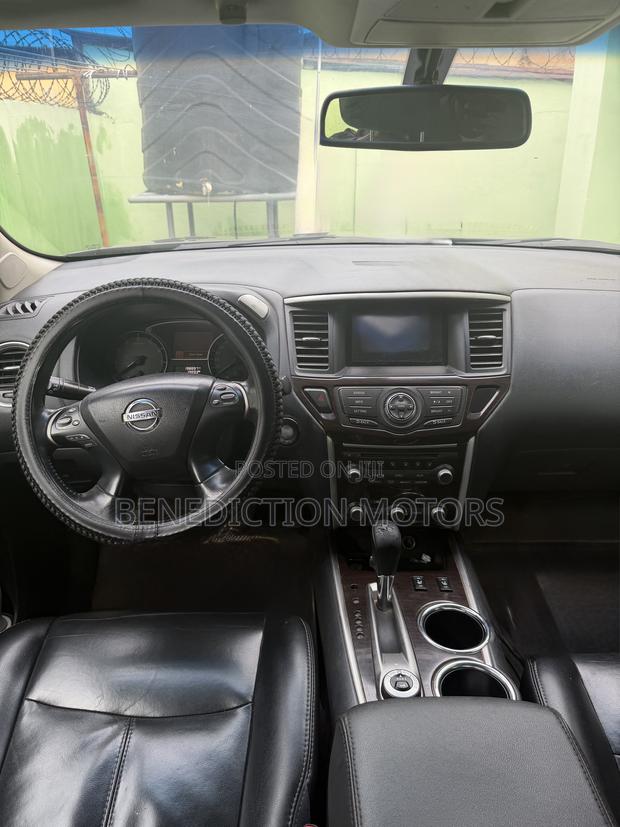 Nissan Pathfinder SV 4dr 4x4 (3.5L 6cyl) 2016 Gray