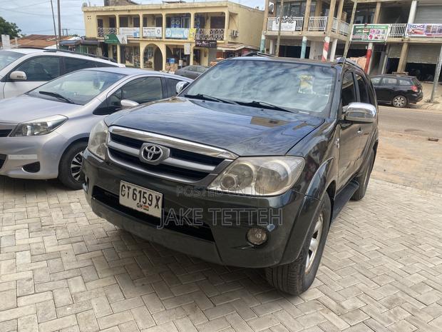 Toyota Fortuner 2007 Green