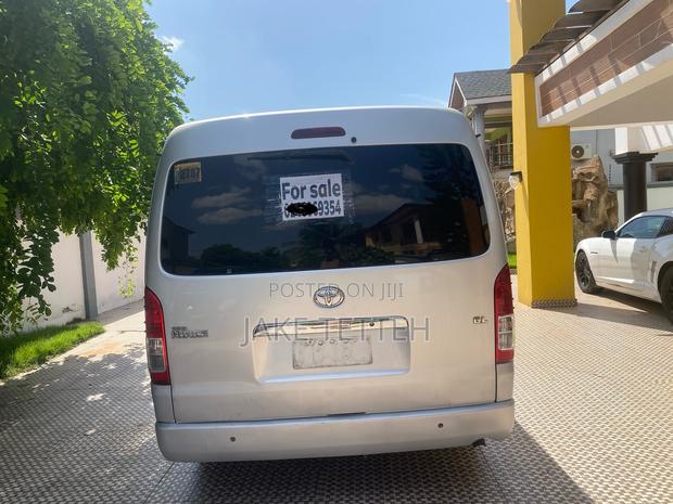 Toyota HiAce 2016 Silver