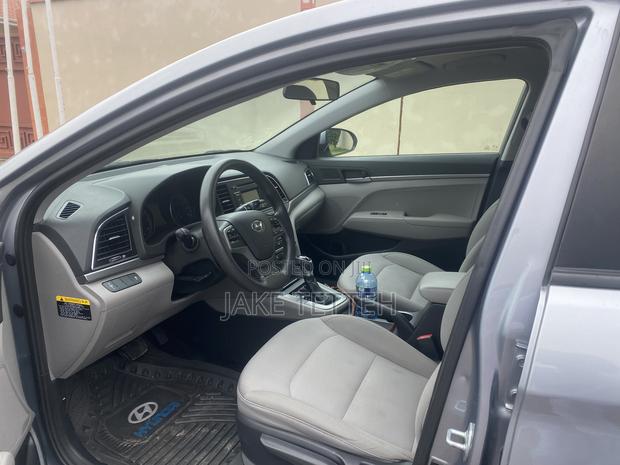 Hyundai Elantra 2017 Silver