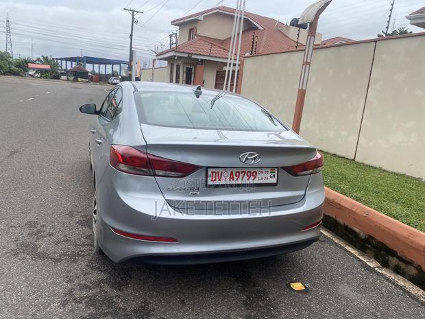Hyundai Elantra 2017 Silver
