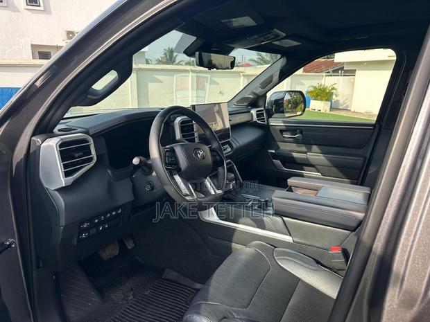 Toyota Tundra 2024 Gray