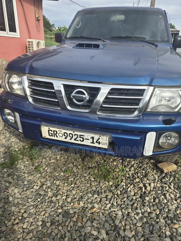 Nissan Patrol 2010 Blue