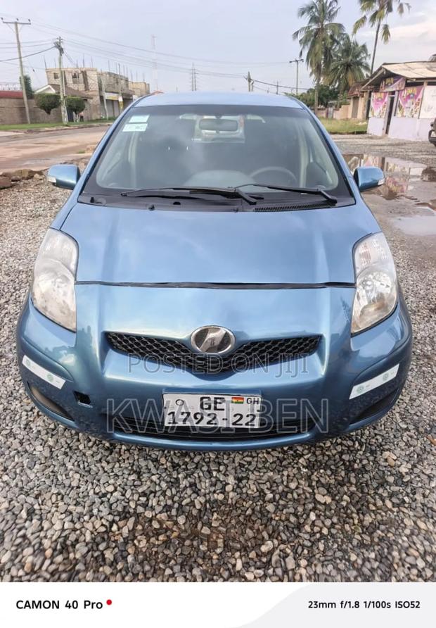 Toyota Vitz 2010 Gray