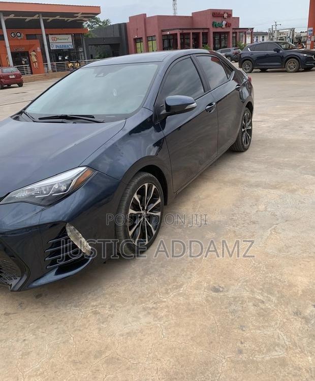Toyota Corolla SE 4dr Sedan (1.8L 4cyl CVT) 2017