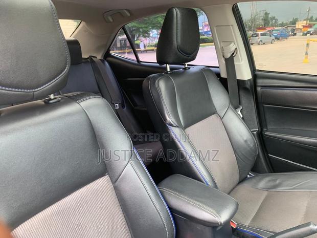 Toyota Corolla SE 4dr Sedan (1.8L 4cyl CVT) 2017