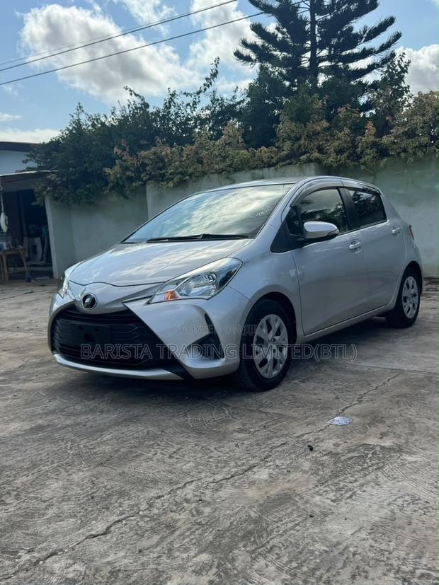 Toyota Vitz 1.3 FWD 5dr 2017 Silver