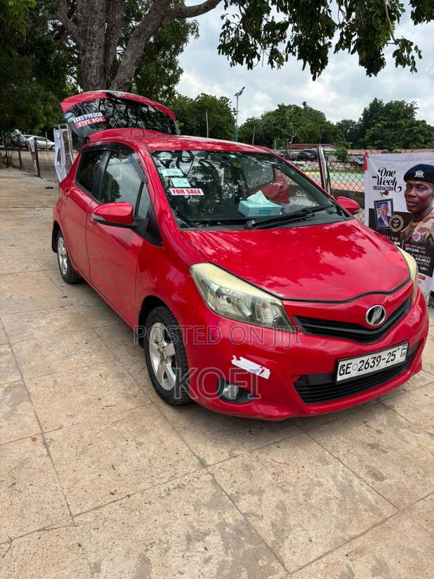 Toyota Vitz 2012 Red