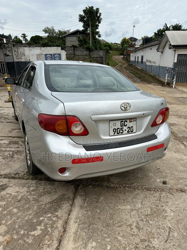 Toyota Corolla LE 4dr Sedan (1.8L 4cyl 4A) 2010 Silver