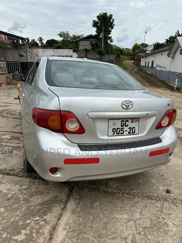 Toyota Corolla LE 4dr Sedan (1.8L 4cyl 4A) 2010 Silver