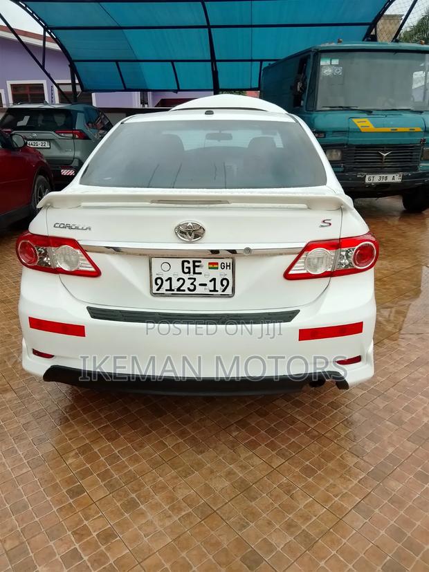 Toyota Corolla 2011 White