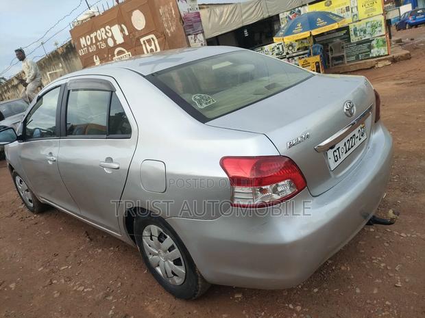 Toyota Belta 2010 Silver