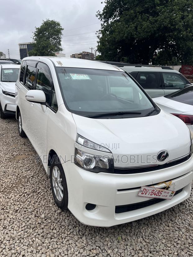 Toyota Voxy 2012 White