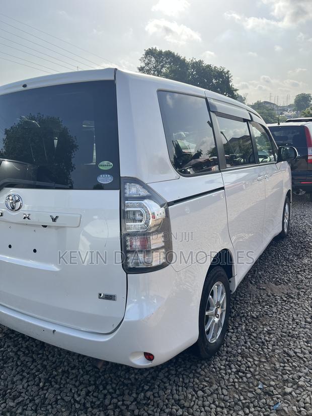 Toyota Voxy 2012 White