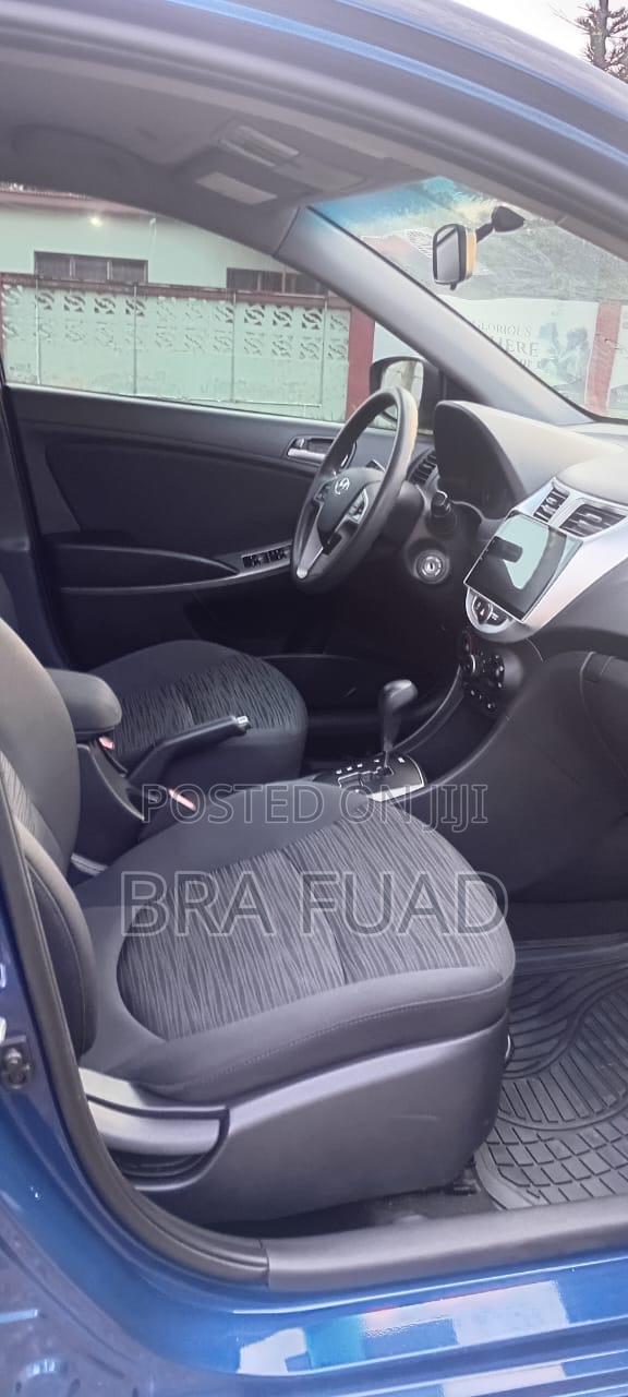 Hyundai Accent SE Hatchback 2016 Blue