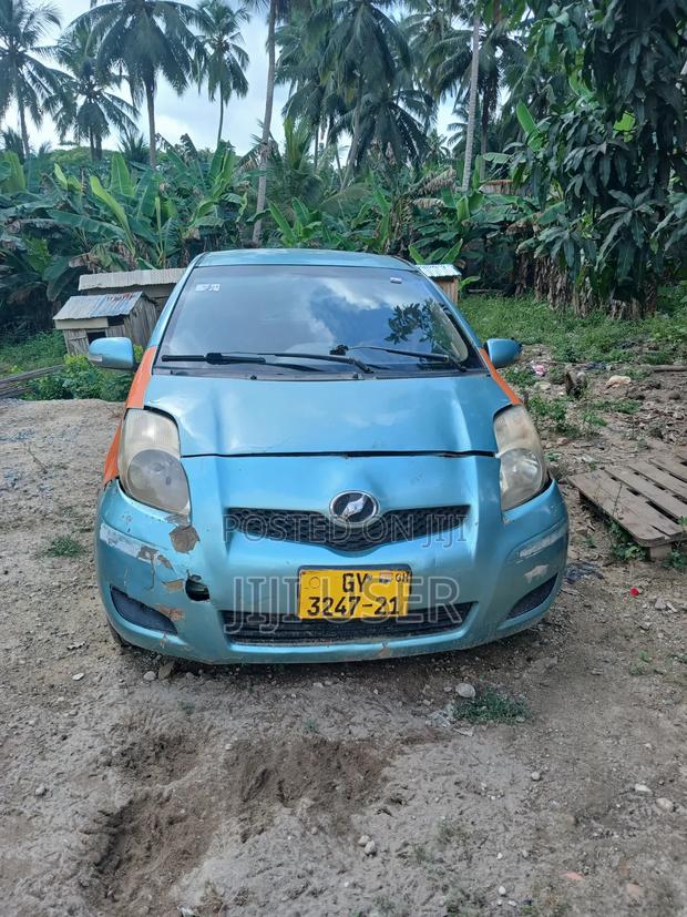 Toyota Vitz 2010 Green