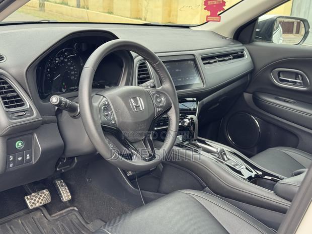 Honda HR-V Touring AWD 2020 White