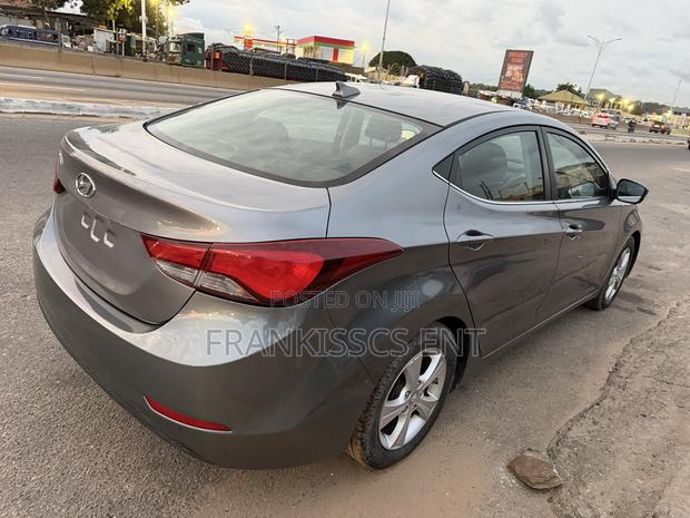 Hyundai Elantra SE Sedan FWD (1.8L 4cyl 6M) 2016 Gray