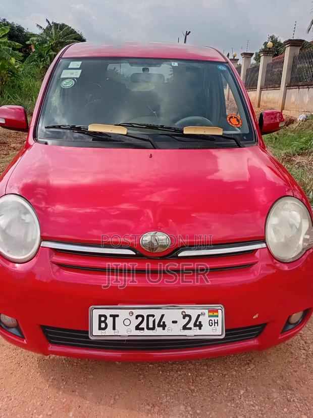 Toyota Sienta 2013 Red