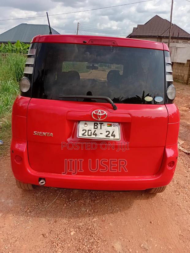 Toyota Sienta 2013 Red