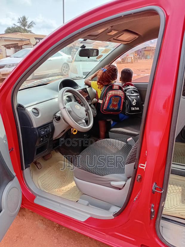 Toyota Sienta 2013 Red