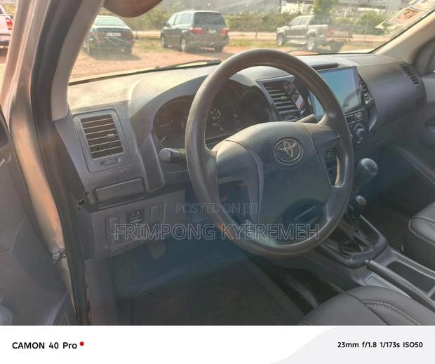 Toyota Hilux 2012 Gray