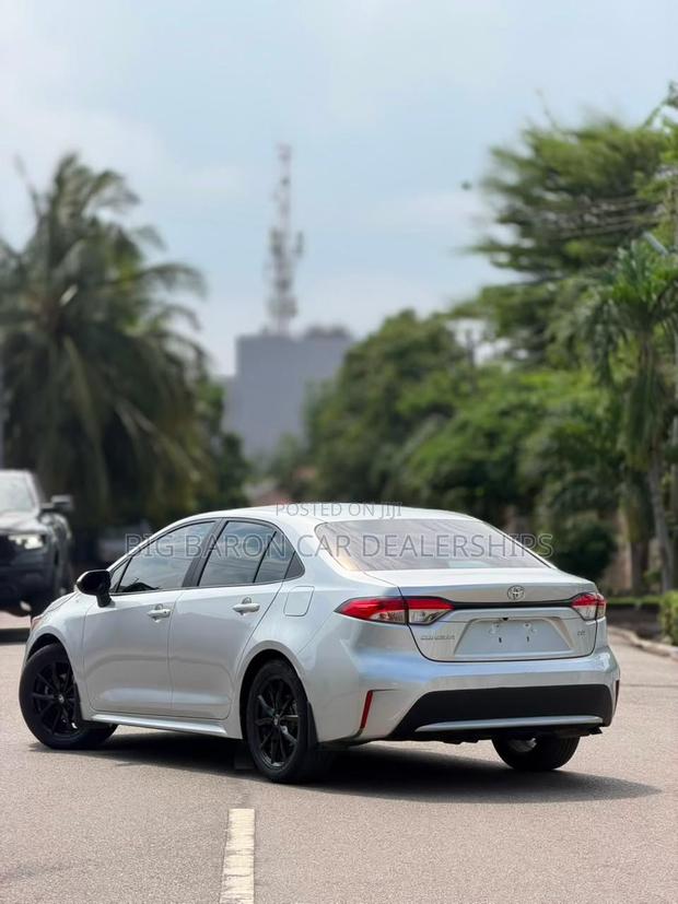 Toyota Corolla LE 2022 Silver