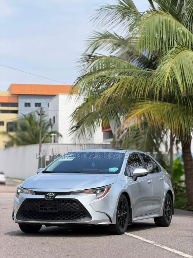 Toyota Corolla LE 2022 Silver