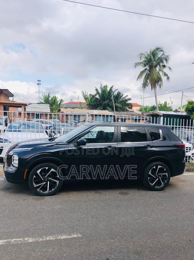 Mitsubishi Outlander SE Launch Edition 2022 Blue