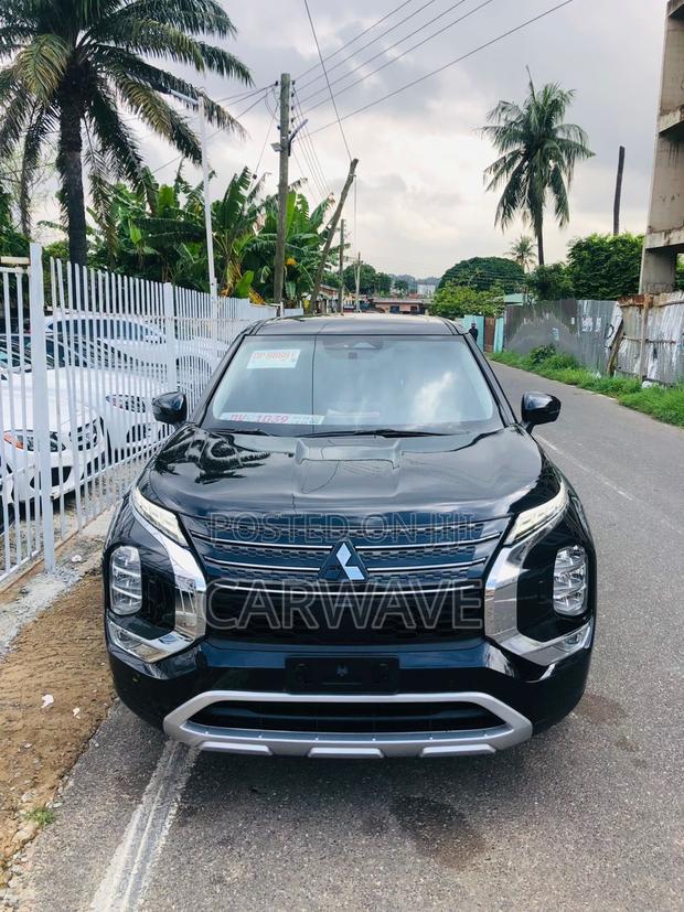 Mitsubishi Outlander SE Launch Edition 2022 Blue
