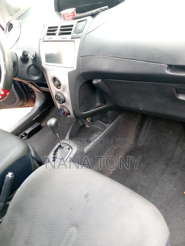 Toyota Vitz 1.5 FWD 5dr 2010 Brown