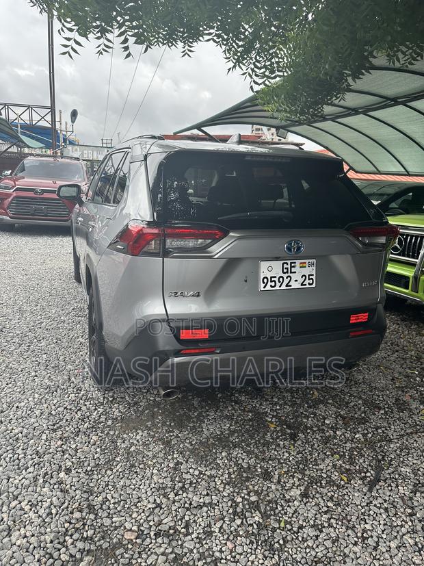 Toyota RAV4 LE 2021 Gray