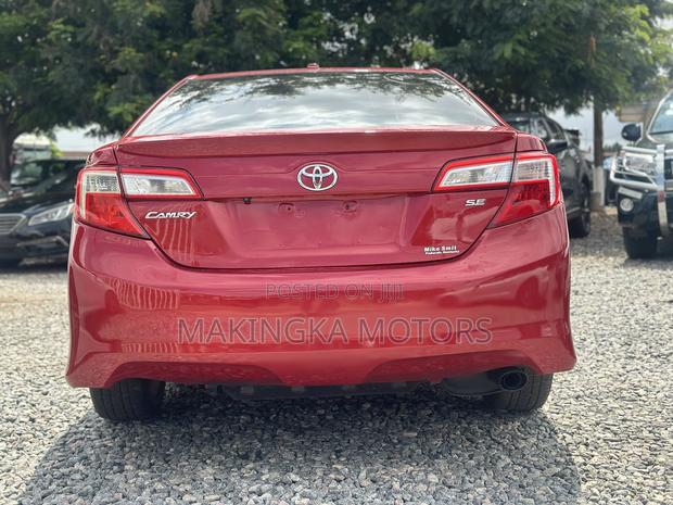 Toyota Camry SE 4dr Sedan w/Prod. End 11/13 (3.5L 6cyl 6A) 2014 Red