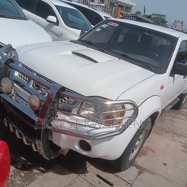 Nissan Hardbody 2014 White