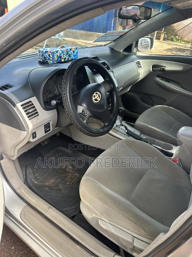Toyota Corolla LE 4dr Sedan (1.8L 4cyl 4A) 2013 Silver