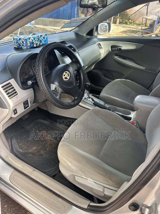 Toyota Corolla LE 4dr Sedan (1.8L 4cyl 4A) 2013 Silver