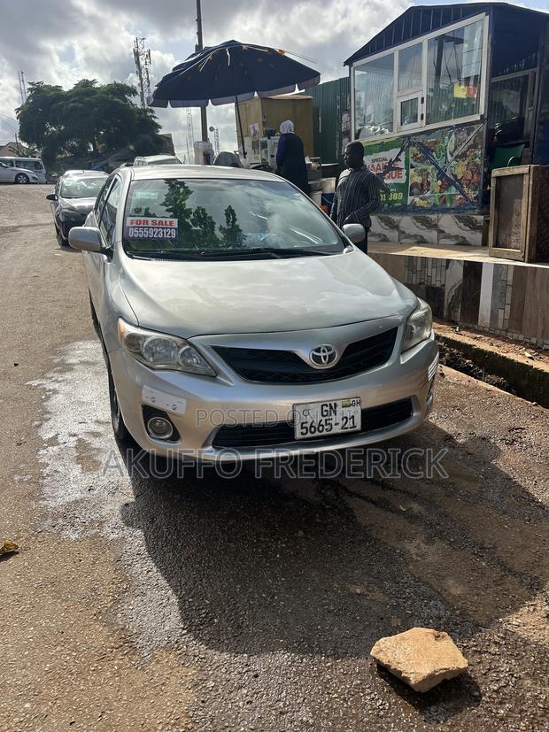 Toyota Corolla LE 4dr Sedan (1.8L 4cyl 4A) 2013 Silver