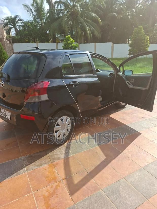 Toyota Vitz 2010 Black