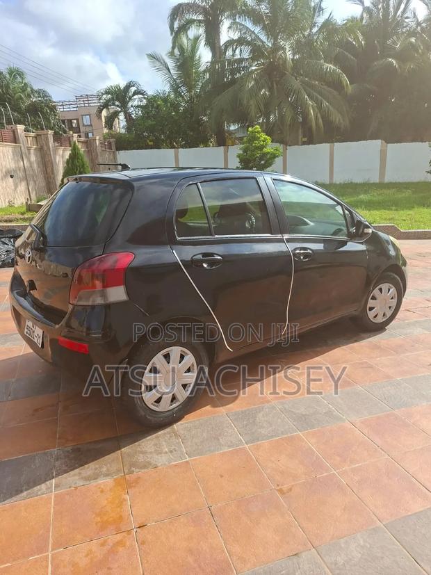 Toyota Vitz 2010 Black